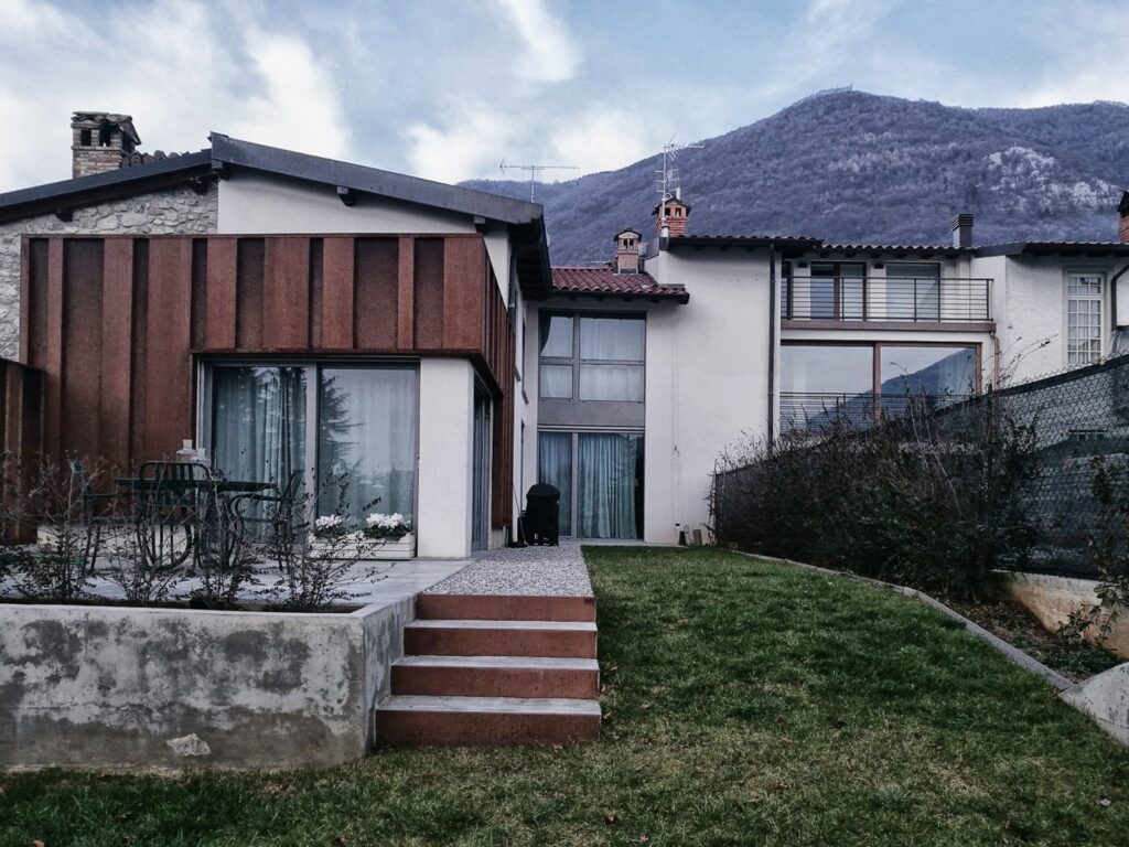 Riqualificazione ed Ampliamento Casa Collinare Unifamiliare